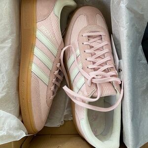 Sandy pink adidas handball spezial NWT